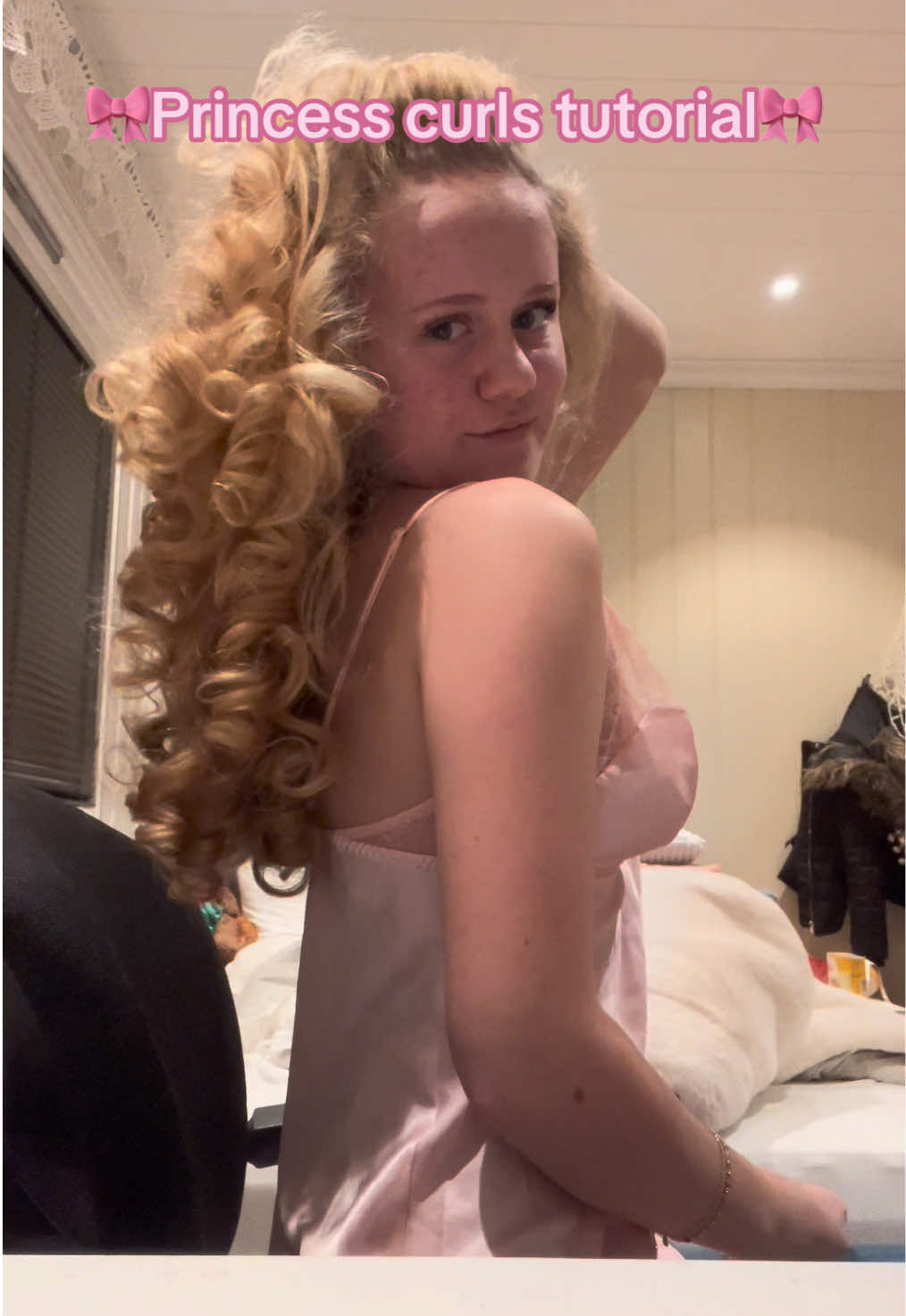 Highly requested tutorial on the princess curls💗🎀 #fyp #tutorial #heatlesscurls #sockcurls #hairtok 