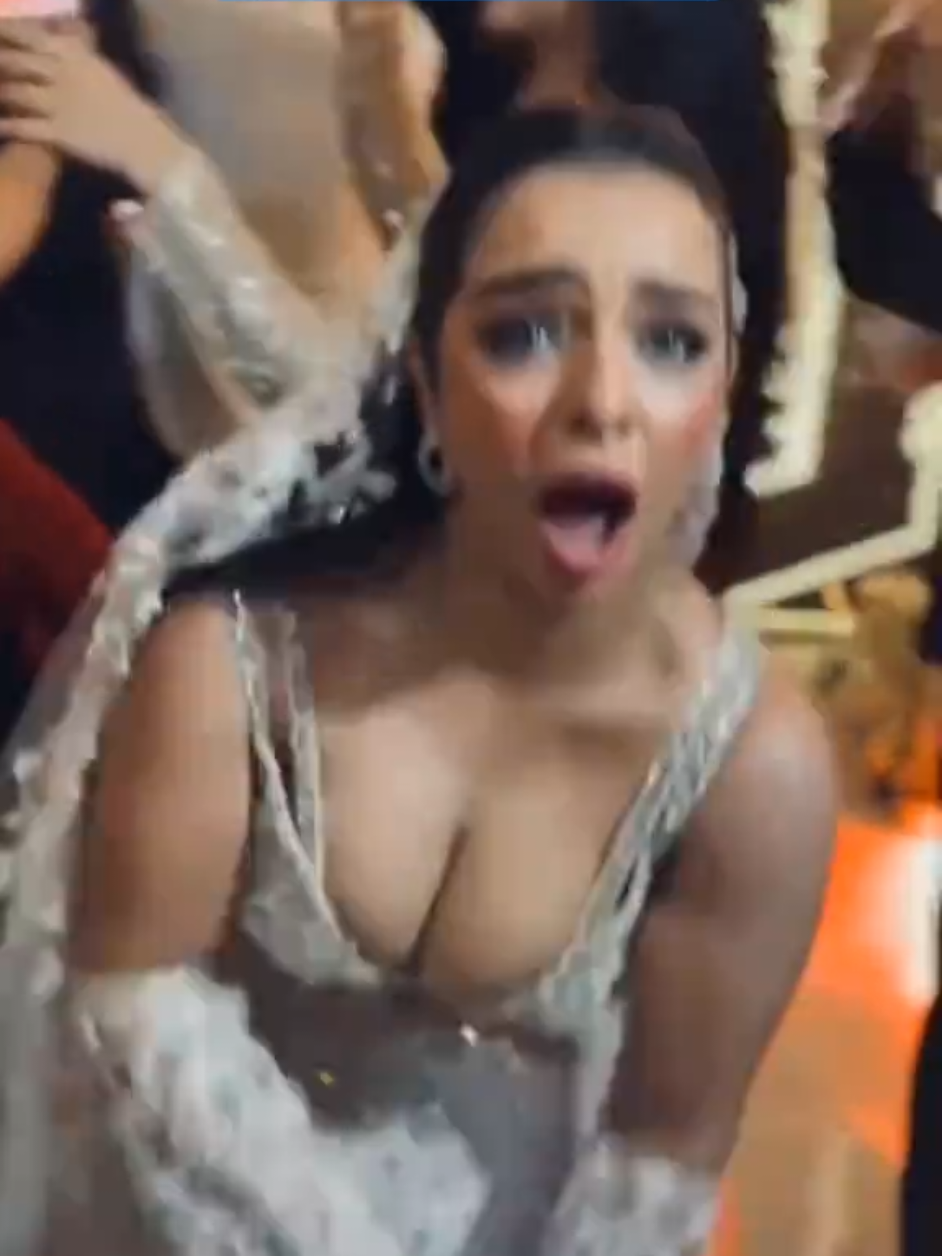 لما تكون العروسه متحمسه للفرح ذياده عن اللزوم 😳 #أكسبلور #العروسة #ترند #كومه_هنا👑 #fyp 