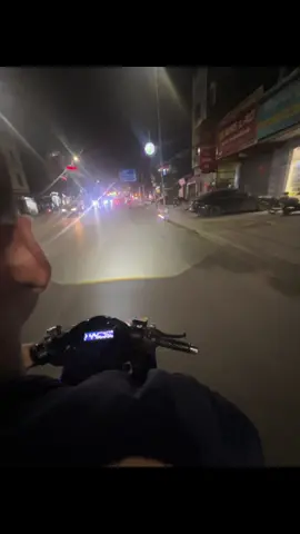 Thà một mình ướt dưới cơn mưa, chứ không muốn chung ô cùng người giả dối   Trái tim đắt giá. Cho đúng người sẽ đắt giá, sai người trẳng đáng 1 xu. Lòng tốt và tình yêu có thế miễn phí, nhưng không rẻ mặc. Mong bạn tìm được người yêu bằng sự chân thành…  