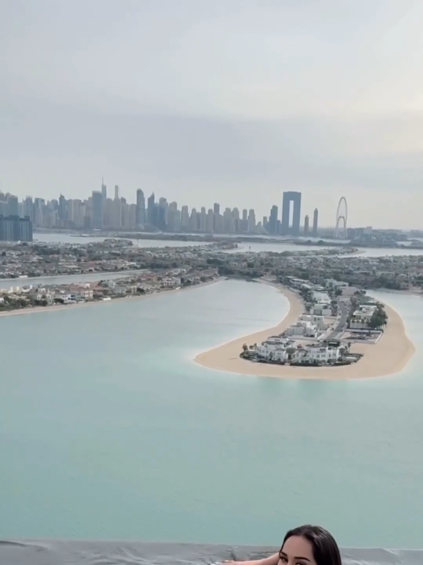 مرحبًا أصدقائي الأعزاء، أتمنى أن تكونوا بخير، وتفكرون في تصوير أغنية هنا في دبي 😁❤️ #MadinaAknazarova #fyp #таджикистан🇹🇯 #dubai #tajikistan🇹🇯 