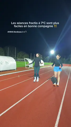 Les séances fractionné à 7 degrés demandent de la discipline, mais sont plus faciles avec les copines 👯‍♀️  Trend de @Doriann🏃🏼  #run #Running #runningmotivation #hyrox #hyroxfrance #hyroxathlete 