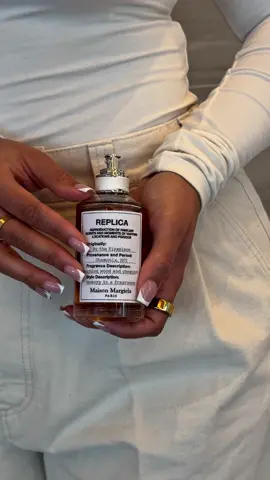 @maisonmargielafragrances always take me back to moments I loved! By The Fireplace is such a staple in your fall/winter fragrance round up! Grab yours this holiday at @sephora #MargielaFragrancePartner #REPLICABytheFireplace