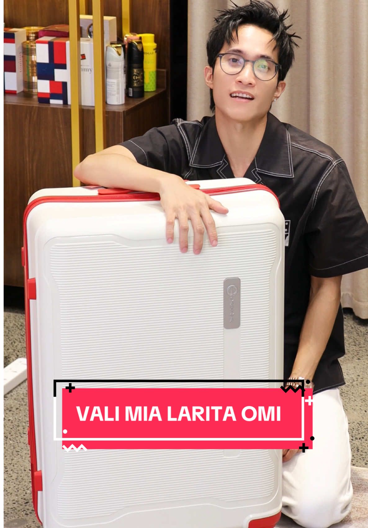 BLACK FRIDAY năm nay mà mọi người không chốt liền một em vali Larita OMI của nhà Mia là tiếc lắm luôn á. Từ 14/11–30/11, hãng mở deal siêu khủng cho toàn bộ các size 20–28 inch, màu nào cũng xịn, chất liệu thì cứng cáp, nhẹ, bền, lại có khóa TSA chuẩn Mỹ nên đi nội địa hay quốc tế đều yên tâm tuyệt đối. Đã vậy brand còn bảo hành miễn phí trọn đời, nghe tới đây là hiểu vì sao người ta săn dữ dội rồi đó. Ai đang tính kiếm vali đi chơi cuối năm thì tranh thủ chốt ngay kẻo hết nha #lepthelittlekid #tiktokmentor #LearnOnTikTok #miavn #blackfriday