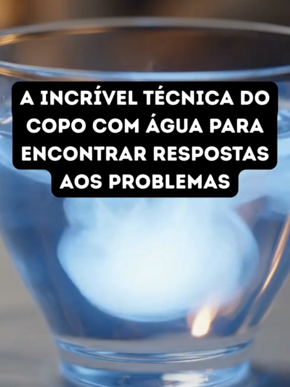 Técnica do Copo com Água: simples, poderosa e transformadora✨🍀 A ciência já comprovou o que a espiritualidade ancestral sempre ensinou: a água carrega informação e vibração. O pesquisador japonês Masaru Emoto mostrou que orações, pensamentos e até músicas alteraram sua estrutura molecular. E como nosso corpo é feito de cerca de 70% de água, tudo o que intencionamos afeta nossa própria energia. Você pode usar essa técnica antes de dormir para acessar seu subconsciente e ativar a Lei da Atração. Como fazer: -Pegue um copo com água. -Faça uma pergunta clara ao seu subconsciente: • “Como resolver tal situação?” • “Qual o próximo passo?” -Beba alguns goles da água e deixe o copo ao lado da cama. -Ao acordar, beba o restante. A resposta vem de forma natural: por sonhos, intuições, conversas, sinais. Não tente controlar como ela chegará. Apenas confie. A água é um espelho da sua vibração. Ela respondeu com sua fé, clara e intenção. ✨ Se isso fez sentido pra você, compartilhe essa técnica com alguém que também merece sentir essa energia. Muita gente precisa disso e nem sabe. E se você quer continuar recebendo mensagens, técnicas e energia como essa todos os dias… me segue aqui.🙏 Você não caiu nesse vídeo por acaso. ✨ . . #energia #curaenergetica #espiritualidade 