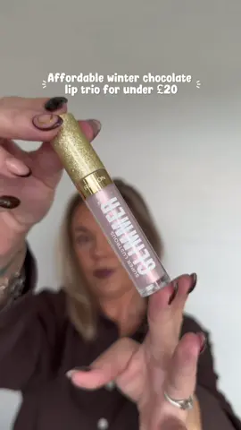 CHOCOLATE WINTER LIP COLOUR 🤎 @RevlonUK #lipstick #makeuptiktok #revlon #christmasmakeuplook #fyp 