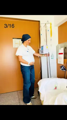 💞 A veces todavía me parece incredible que esté viviendo esto. Cuando veo las fotos de mi móvil de hace apenas unas semanas, en nuestras vacaciones en Francia (durante la cuales, por cierto, el tumor ya campaba a sus anchas) no puedo creer cómo cambia la vida de un momento a otro. Un día estás tan normal, le comentas a tu doctor que te has notado algo en el pecho pero que crees que puede ser del embarazo y otro día sales de la consulta con un peso en los hombros que te hunde. Te cambia la vida con dos palabras: “Tienes cáncer”. Tengo la gran suerte de que estoy tolerando muy bien los tratamientos. Quiero pensar que es porque el bebé me está cuidando. Ángel está creciendo muy bien y dentro de poquito le conoceremos. El tumor está reduciéndose también, por lo que parece que todo va bien. Ya llevo 3 de las quimios rojas (o Red Devil como le llaman por ahí). Me queda una más y luego 12 semanas de quimios blancas. Sigue inmunoterapia, mastectomía, radioterapia, operación de reconstrucción, etc. Un largo camino que a veces deprime pero que sé que es necesario para lo más importante: vivir y reír 💞#triplenegativo #cancerandpregnancy #tnbc #pregnantandcancer #breastcancer 