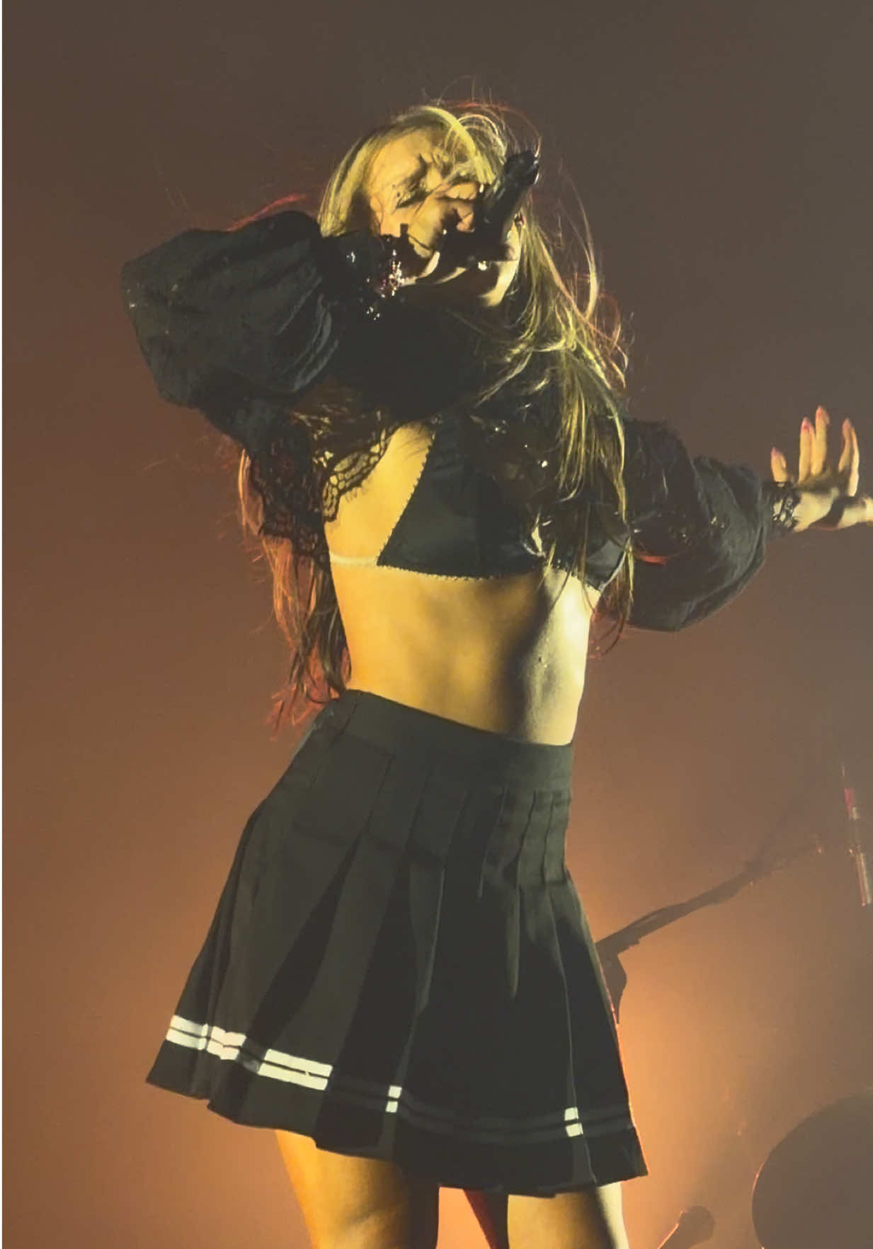 „Baby I‘m yours.“ @Isabel LaRosa  #isabellarosa #psychopomptour #imyours #cologne