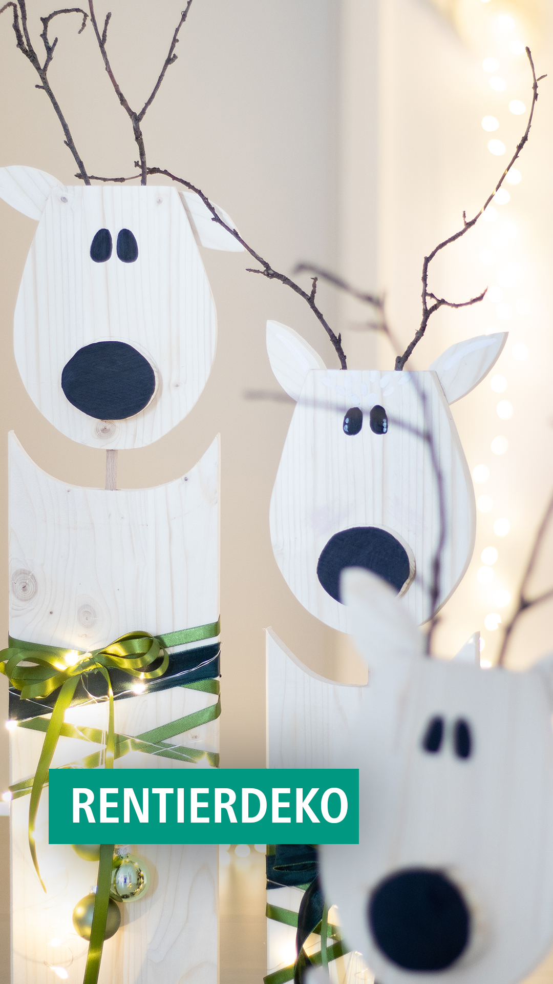Ob als Highlight auf der Fensterbank oder als Begrüßung im Eingangsbereich - die Holzrentiere unserer Freundin @machsschoen sind die ideale Weihnachtsdeko! 🌲🤙 Steht deine Deko für dieses Jahr schon? 😍✌️ . . . #weihnachtsdeko #diyideen #holzdeko #nachhaltigkeit #eingangstürdeko #diyweihnachten #bastelideen #handmade #festlich #winterdeko