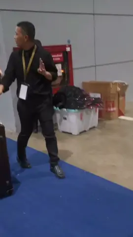 Fan quốc tế chờ Hương Giang để tặng quà sau đêm bán kết Miss Universe 2025. Jennifer đồ đó kk #huonggiang #missuniverse #chuyennhungnanghau 