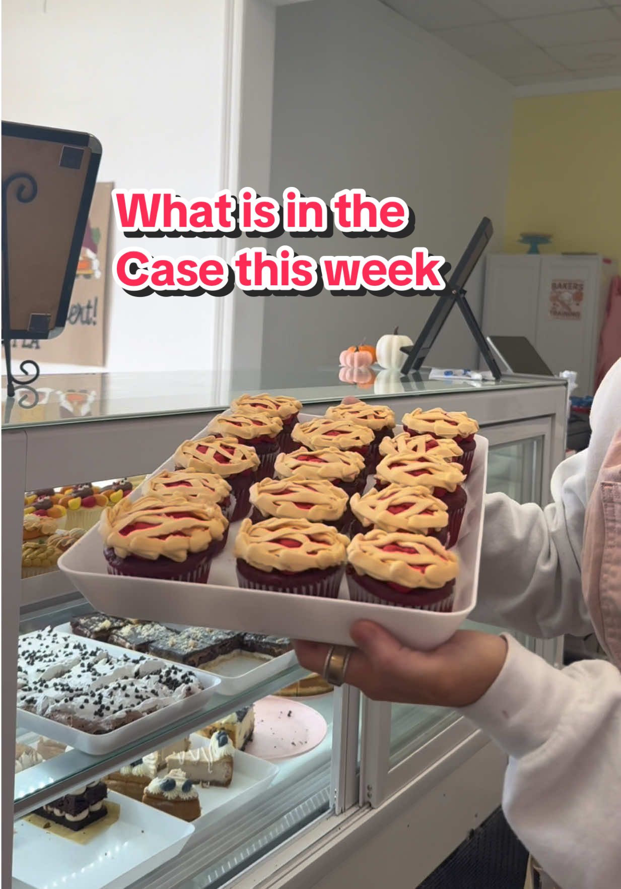 Get your Thanksgiving orders in- if you haven’t already ✨🥧 #bakery #bakeryowner #dayinmylife #dayinthelife 