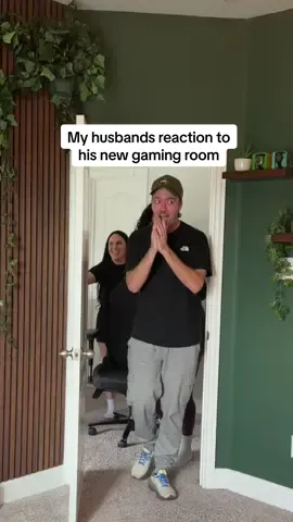 Seeing jacks face & the emotion this brought out of him made my heart melt. I love this man so much. These 5 days were HARD WORK but SO worth it💗 #meghanandjack #gamingroom 