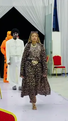 #fashionfrontlinedesign #horsewalkrunway #Runway #catwalk #Model @Dior @Paris Fashion Week @Gucci @Louis Vuitton 