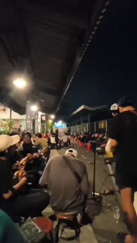 @fch_rejaanw🐊@aditbondet.365°_  #pengamenjalanansurabaya #kpjsidoarjokota #cover #pengamensidoarjo #pengamenjalanan🎸 