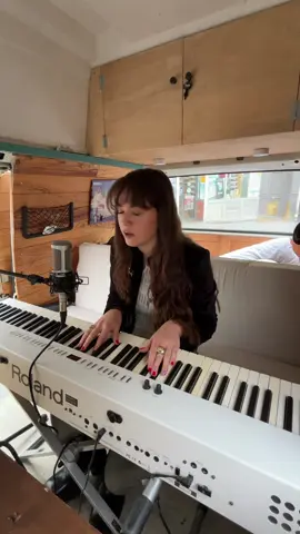 Open Mic in Pigalle in Paris !🎙️   @Bea stopped by and completely blew us away with her cover of « Somewhere only we know » of Keane #artiste #openmic #cover #somewhereonlyweknow #keane 