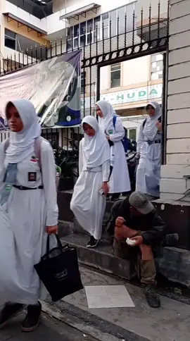 Kapan Tabiat itu muncul  yaitu jika orang itu, tidak pernah melakukan musyahabat, mengoreksi diri, mengakui kesalahannya yang Dia lakukan, justru condong menyalahkan orang lain, mengkambinghitamkan, orang, bahwa dirinyalah yang paling benar #