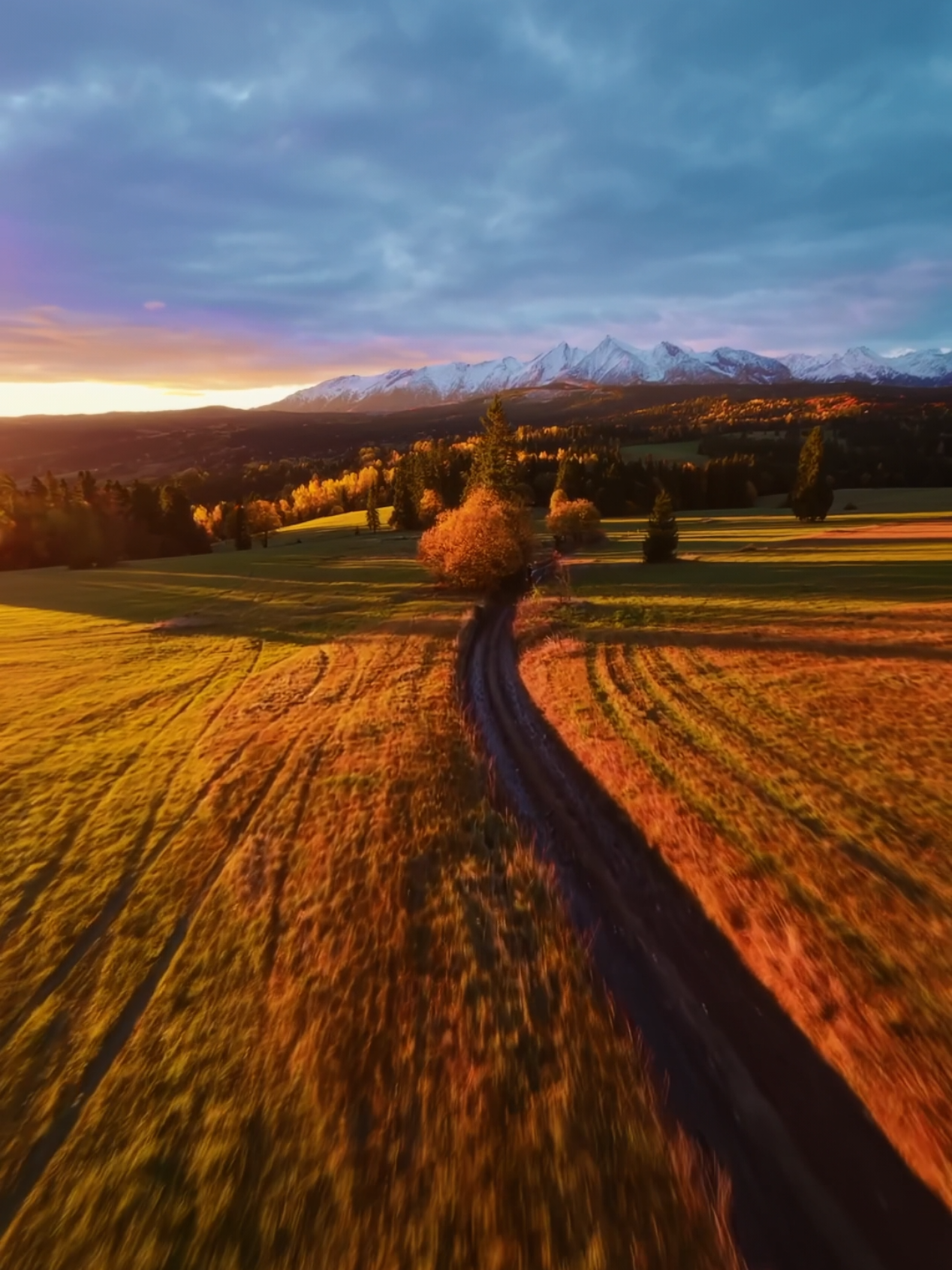 This place got me +20MLN views over last year! 🤯 My favourite spot in Poland for flying FPV 👌 #poland #fpv #tatry 