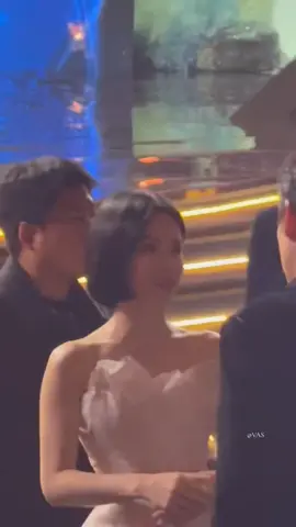 ternyata Kyo  datang terlambat ,terburu2 jadinya 🥰🤗🤗 makanya tidak lewat red carpet ❤ kirain  jinny bawa pintu doraemon 🤣🤣 #bluedragonfilmawards2025 #songhyekyolover💋 #songhyekyo #songhyekyo송 #kyo1122 