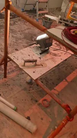 Indice : Il aime les skins rares et a un setup blanc ou noir (c'est à vous de deviner !). Le premier qui trouve gagne un shoutout !