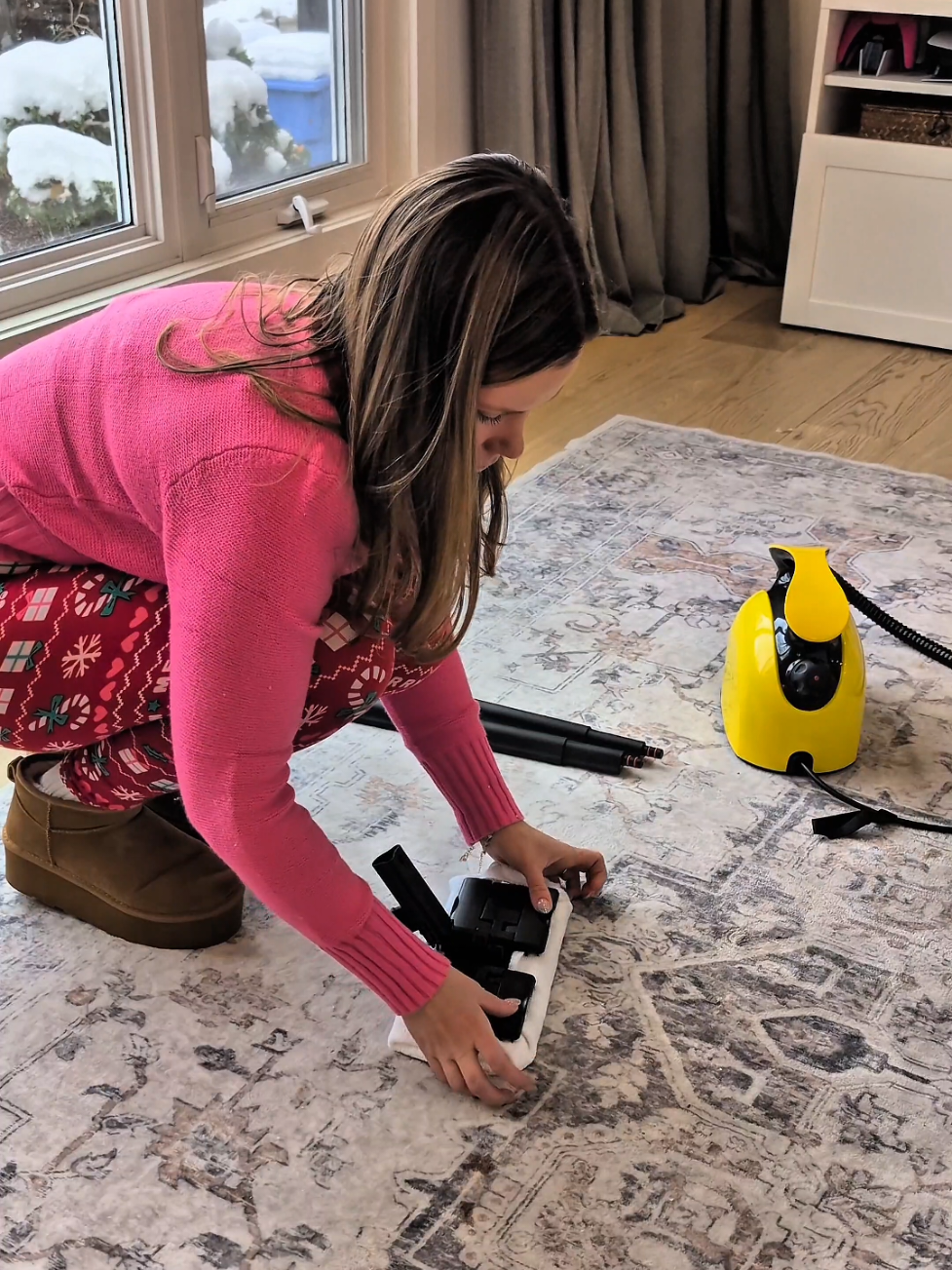 Are you excited for Christmas? Im sooo ready!! 🤭💗  As always, you can find everything in my Amazon Stores, link in bio 🫧 #asmrcleaning #steamcleaning #christmasdecor #cleaningwithgabie 