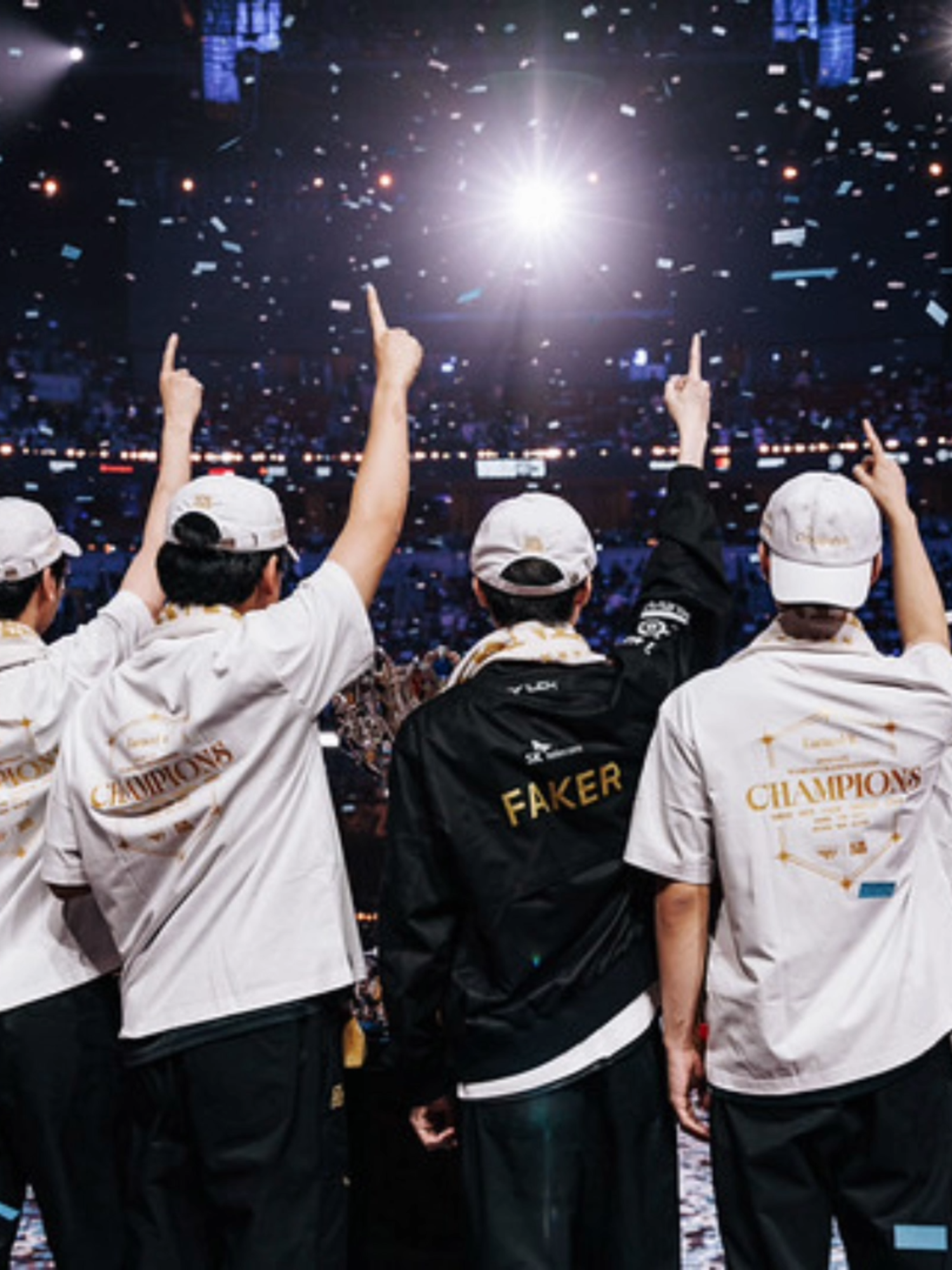 Lời chia tay nói ra thật không dễ dàng. Ngôi nhà HJFGK đã khép lại, hành trình của Doran, Oner, Faker, Gumayusi, Keria đã kết thúc bằng bầu trời pháo giấy. Cảm ơn một năm qua, dù không quá dài nhưng tớ đã rất hạnh phúc. Nếu như ZOFGK mang cho tớ cảm giác những đứa trẻ được nuôi dưỡng bởi Faker thì HJFGK cho mình cảm giác một mái nhà. Line-up nào cũng đều là trân quý của tớ, 4 năm tới có thể là 4 năm cuối cùng của Faker, tớ muốn đồng hành cùng anh. Vì vậy, hành trình mới cũng tới, xin khép lại chương này ở đây và ở nơi này sẽ mãi là nhà của anh Mèo, nhà của HJFGK, của ZOFGK, nhà của chúng ta. Thế giới ngoài kia có mỏi mệt quá, thì về nhà nhé, về đây tớ thương nghe hong. Tạm biệt HJFGK và hẹn gặp lại. ❤️🐿️🐯🐈‍⬛🐻🐶❤️ #hjfgk ##doran #oner #faker #gumayusi #keria