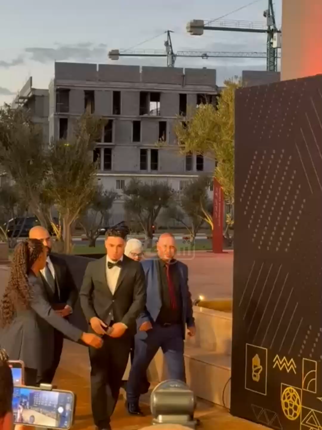 ماشاء الله.. بطل العالم ماعما في حفل جوائز الكاف