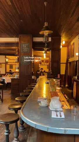 One of my favorite and cozy breakfast/brunch spots in New York💙🍁✨ . 📍 The Commerce Inn . The blueberry pancakes is a must🥞 . #cozyvibes #nycrestaurants #nycbrunch #nyclife #westvillage 