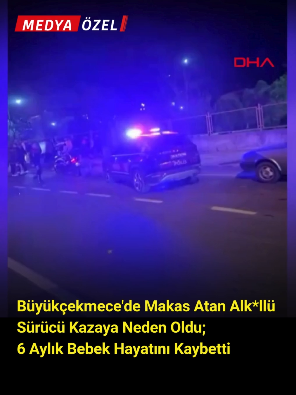 Büyükçekmece D-100 Karayolu Mimarsinan Mevkii’nde makas atarak ilerlediği iddia edilen otomobil, aynı istikametteki başka bir araca çarptı. Kazada 6 aylık bebek K.E. kaldırıldığı hastanede yaşamını yitirdi, anne Merve Ö.E. ve baba Gökhan E. yaralandı. Otomobil sürücüsü Talha S.’nin 2.00 proml alkllü olduğu tespit edildi. Talha S., emniyetteki işlemlerinin ardından sevk edildiği adliyede tutuklandı. #MedyaÖzel #Büyükçekmece #TrafikKazası #Gündem