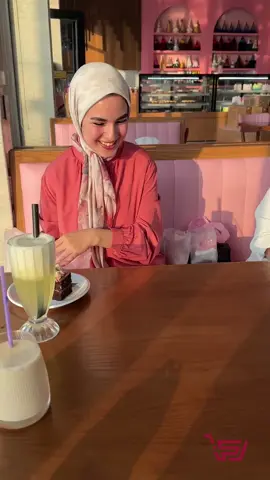 وقت تبادل الهدايا مع الصديقاتكم ✨ شاركوا الريل وياه صديقتكم اللي تحبون تسوون وياهم هذا الترند.  كل المنتجات متوفرة الآن عبر موقعنا: rukunshop.com أو زورونا في فروعنا: • بغداد – مول المنصور _ الطابق الأول • بغداد – دريم سيتي _ الطابق تحت الأرضي (السرداب) • بغداد – مول الجادرية _ الطابق الأول • كربلاء – مول الحارث _ الطابق الأول • النجف – سيتي مول _ الطابق الأرضي #rukun #ركن #shopping #تسوق⁩