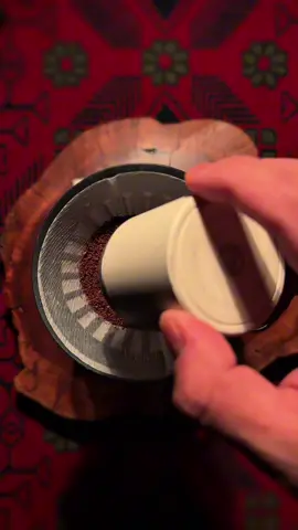 من يبي بالله يفتح لي غلق صدره وابوح ؟  ضاقت الدنيا بشاعر طيب قلبه ضيّعه   ما قبلني الحظ قلي وين بأرحل ؟ وين اروح؟ الصبر يا هو يعذّب والاماني موجعه  #محمد_عبده  #اغاني #بدون_موسيقى #your_coffee #v60 