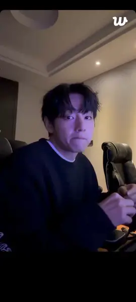 Tae today live..!!👀😍#kimtaehyung #taehyung #bts #v #btsv 