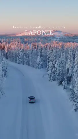 Pourquoi Février est le meilleur mois pour la LAPONIE ? 🇫🇮 ❄️ Enregistre ce post pour plus tard ! En réalité la meilleure période pour visiter la Laponie Finlandaise en hiver s’étend de mi janvier à mi mars 🤗 1. Les Lacs sont bien gelés pour faire de la motoneige 2. C’est aussi un très bon ratio nuit/éruptions solaires pour voir les aurores boréales  3. La luminosité est dingue ! On à l’impression d’être en Golden Hour toute la journée ! 4. Il y a des TONNES de neige 📲 J’ai créé le guide J’ORGANISE MON VOYAGE EN LAPONIE pour te permettre d’organiser ce voyage comme un pro sans passer par une agence ! Écris « EBOOK LAPONIE » si tu veux recevoir les infos ❄️ J’ai déjà publié les vlogs de nos aventures précédente en Laponie sur ma chaîne YT (Caroline Nicolini) alors si tu veux voir les backstages, je t’attends là bas 🤗 Alors, ça te tente la LAPONIE ? ✈️ Abonne toi pour plus d’inspirations voyages ✨ #laponie #rovaniemi #santaclausvillage #lapland #finlande              