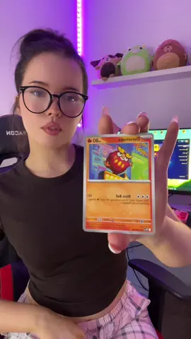 Har ville samle på pokemon kort i over 1 år nu, og endelig får jeg mig taget sammen xD #pokemon #pokemonkort #pokemoncard #GamerGirl #nerdygirl 