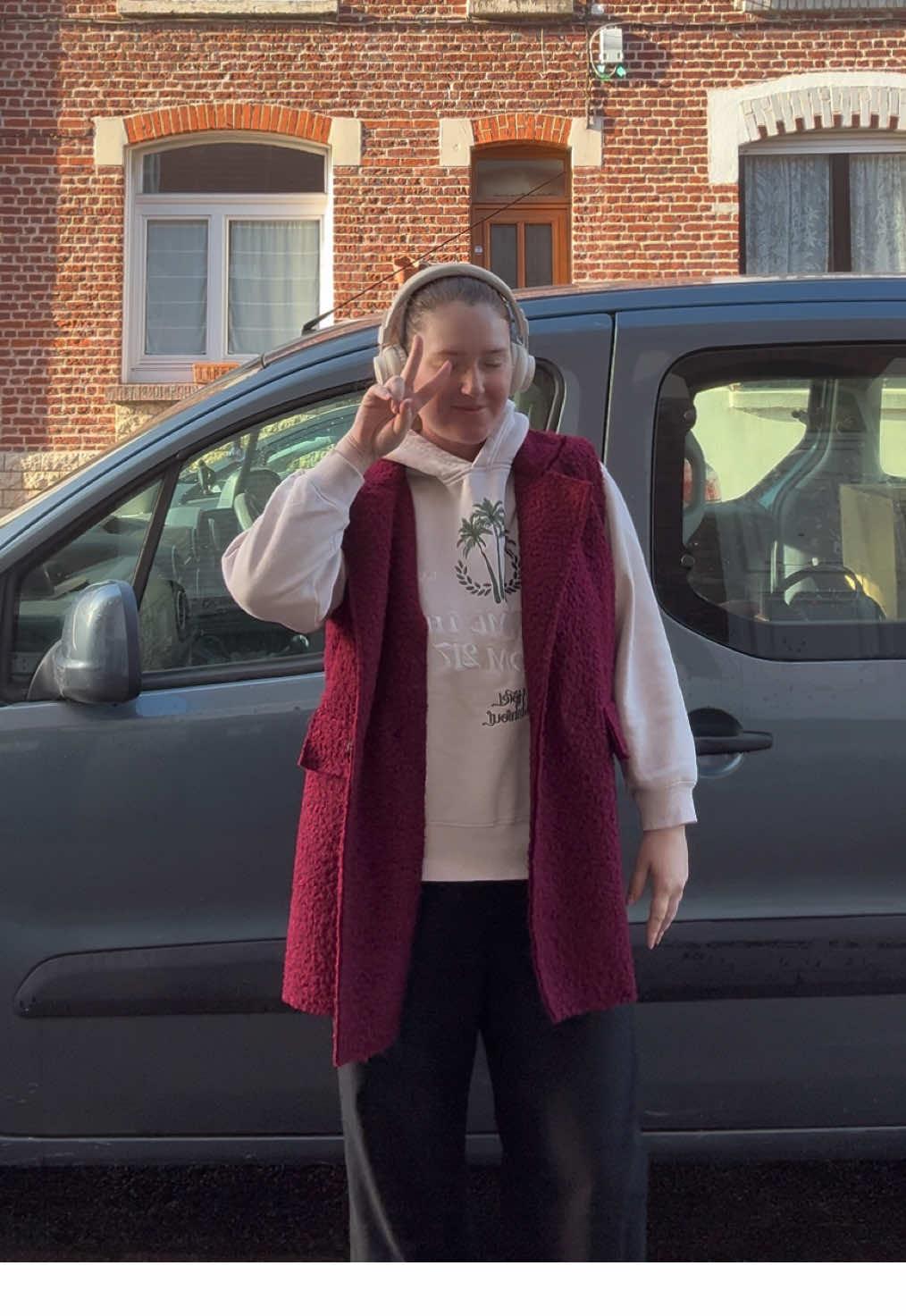 Dernière semaine de radiothérapie. DERNIÈRE SEMAINE. Je suis bientôt guérie je suis bientôt guérie je suis bientôt guérie #yourself #GlowUp #cancer #OOTD #outfit 