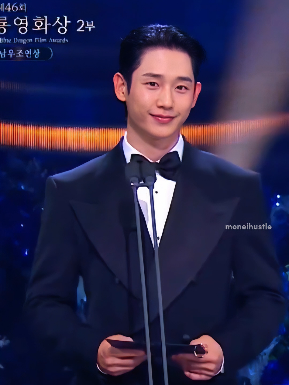 Jung Haein at the 46th Blue Dragon Film Awards #bluedragonfilmawards2025 #junghaein #koreanactor #foryou #fypシ゚ 