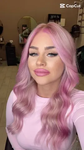 🌸“Il rosa non è solo un colore: è arte, tecnica e visione. Quando un professionista tocca i tuoi capelli, il risultato non è solo una tinta — è una trasformazione. Ogni sfumatura, ogni riflesso, ogni dettaglio parla del suo talento. Questo rosa è una dichiarazione di stile, ma anche la firma di mani esperte che sanno trasformare un sogno in luce pura. 🎨✨”🌸🌷 💗 Parrucchieria di Ilenia Enea 📍 Corso Calatafimi 137B – Palermo 📞 379 108 2935  💫 Vivi la tua trasformazione in rosa. Lascia che i tuoi capelli parlino di te. Grazie a ZAIRA per avermi dato fiducia ancora una volta 🌸  Sei STREPITOSA 💗