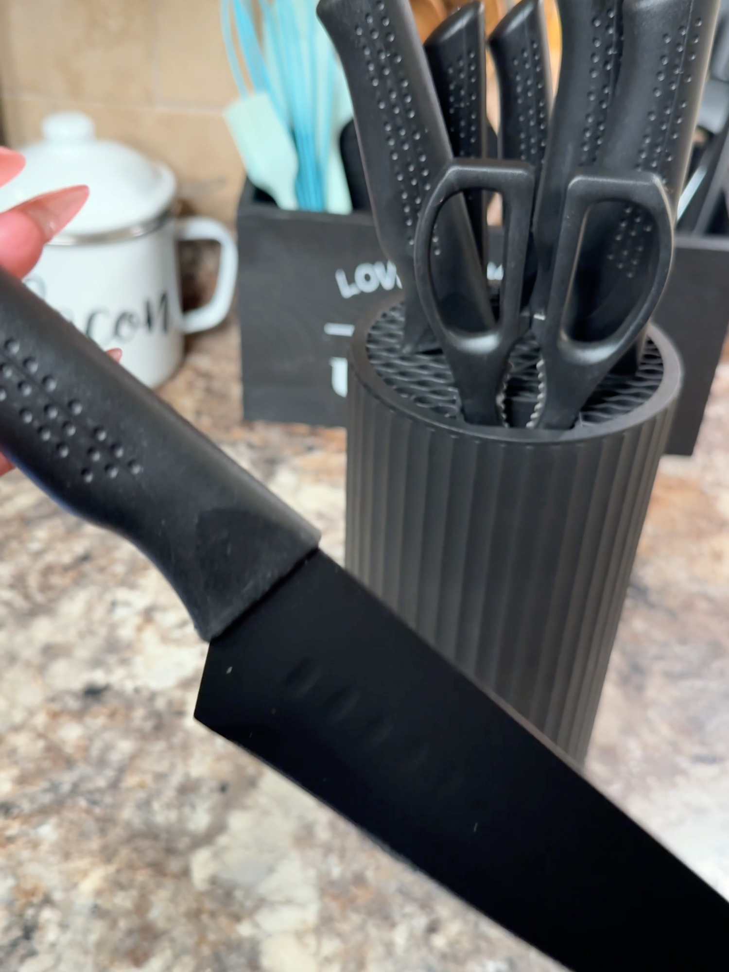 A complete set of kitchen knives with a block that’s dishwasher safe #knifeset  #kitchenknives #kitchenware #tiktokshopblackfriday #tiktokshopcybermonday