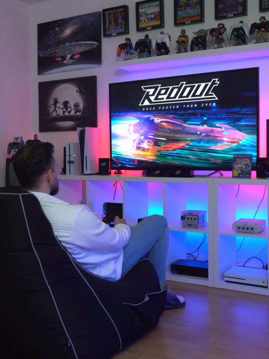 What's your favorite PS4 racing game? Redout is a great alternative to Wipeout 😁👍🏻 . . . Check out my links in bio! 😉  . . . . #gaming #playstation #ps4 #redout #gamerlife