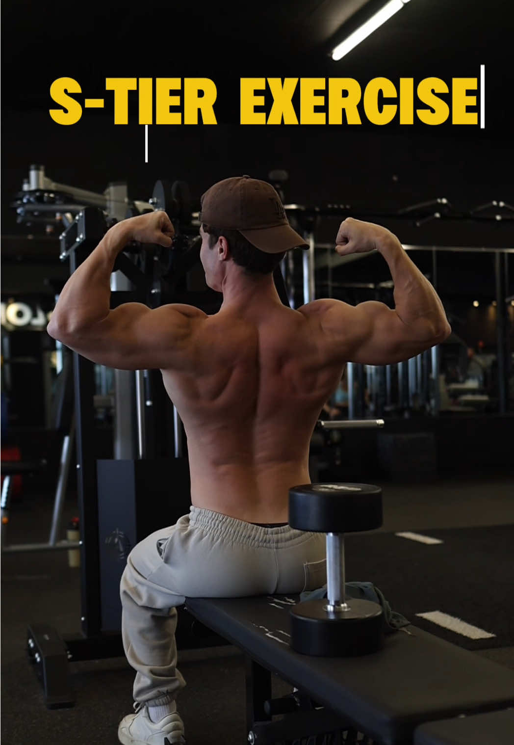 The V-Taper is one of the most important features for you to look athletic and it starts with developing your Lats. This exercises targets them at their deepest stretch which leads to amazing muscle growth. Try out the Lat Pullover today 💪