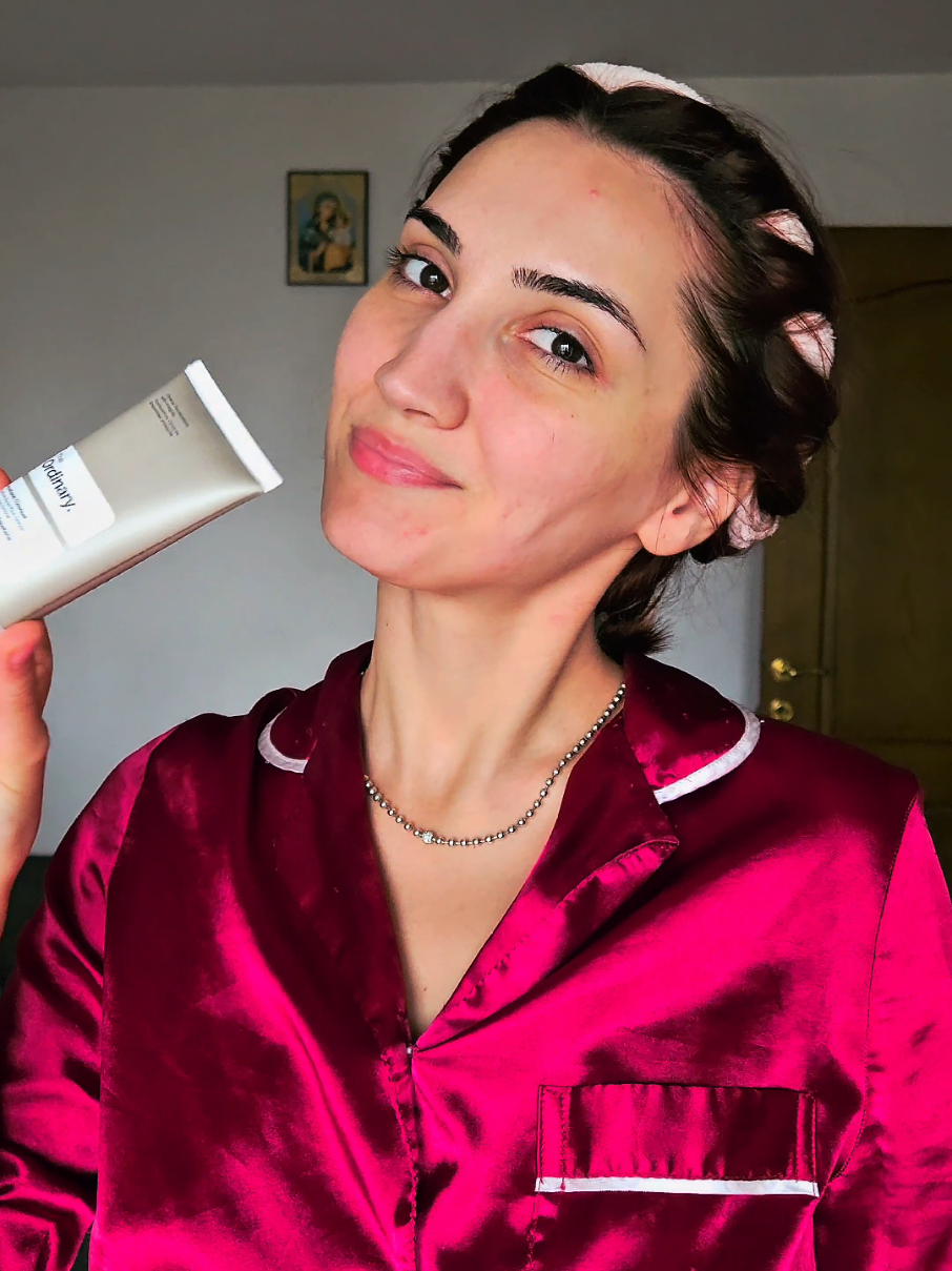 Un nou colet de la @Bilenegre.ro, o nouă șansă de a mă împrieteni cu alte branduri ✨️ De data aceasta am integrat în rutină produse de la @The Ordinary @Dr. Melaxin Romania @returnu_official si @COSRX Official 🔝 Mi-au plăcut foarte mult începând de la ambalaj, textură și până la modul în care se comportă pe tenul meu ❤️  Voi le-ați încercat? Ce părere aveți? 😏