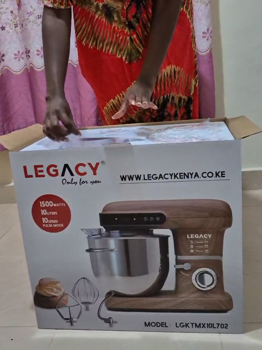 Got a new mixer🥺😍😍. Consistency challenge day 19!!  #waridipastries #december #cakemixer #babysteps #legacystandmixer 