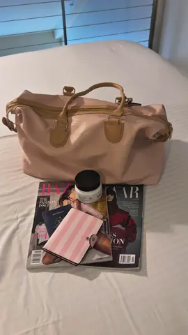 My ultimate it girl travel essential @L’Oréal Professionnel #metaldetox 🧳🎀 AD