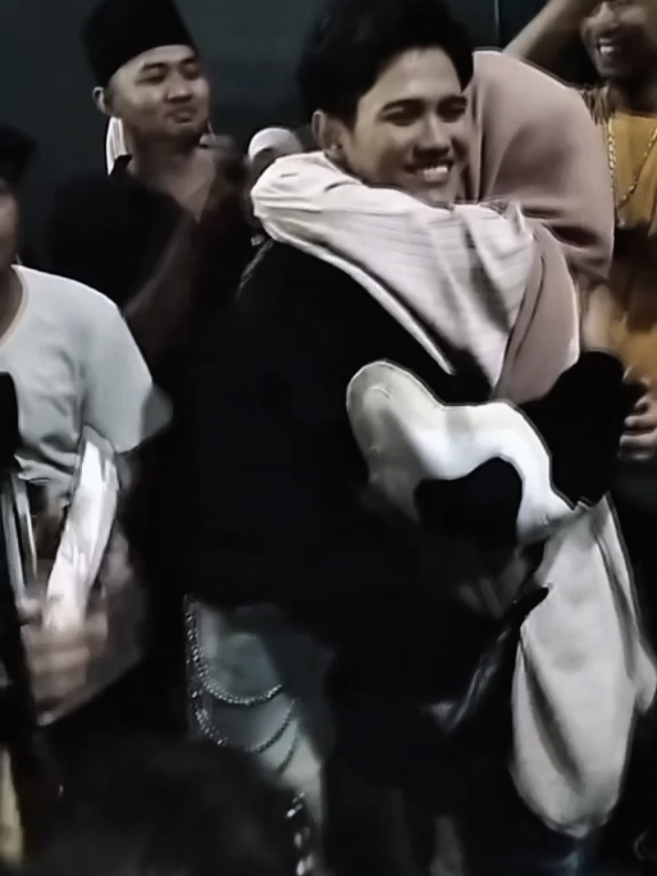 mama mila peluk valen asekk😭🤸 @DA7.Valen @DA7 MILA @Ani Giduan  #indosiar #mamamilada7  #fyp 