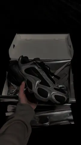 Obsessed with these 🖤 #nike #nikeairmax #alttiktok #darkaesthetic #gothicaesthetic 