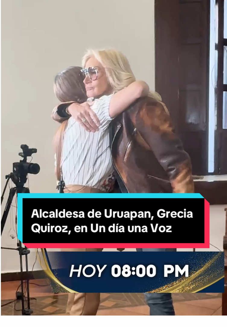 🚨 @Adela Micha llegó a Uruapan para encontrarse con la Alcaldesa Grecia Quiroz en el espacio que perteneció a su esposo, el exalcalde Carlos Manzo.  Ahí, entre recuerdos y cicatrices, surge una charla que revela la herida y la resiliencia de una ciudad que sigue luchando. Esta noche, en #Exclusiva por nuestro canal de YouTube, 8 PM, Un día una Voz.