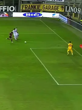 منشن لصاحبك اللى بيجيب جوال جامدة😱⚡ . . #اهداف_خورافيه #لاعبين_كرة_قدم #viralvideo #foryou #كرة_القدم_عشق_لا_ينتهي👑💙 