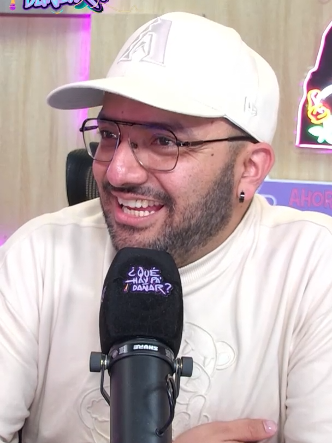 Mauro Castillo nos acompañó hoy y soltó anécdotas que no solo son pa’ reír… sino pa’ dañar sabroso. @Johana Velandia @Andrés Torres Comediante 