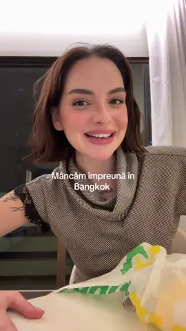 Follow și pe Instagram ❤️🐒 andreee_is ce să încercăm să mâncăm de aici ?