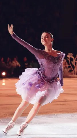 Анюта в роли Феи Сирени в сказке на льду 