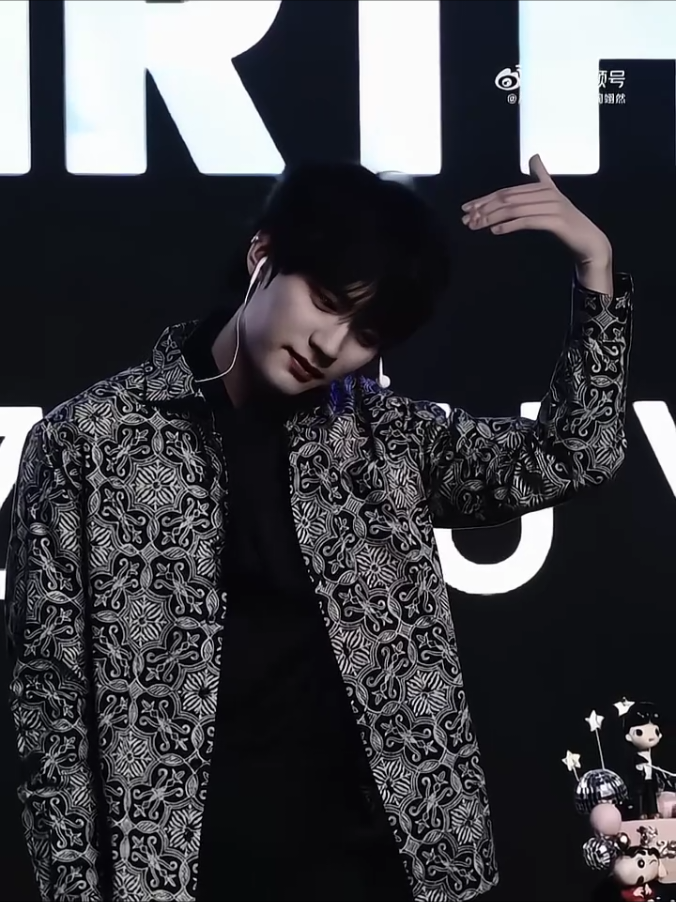 yaampunn Yiran masih ga nyangka, padahal masih ada banyak Tian Zhou di Indonesia🩷🩷 || dapet kabar Yiran udh berangkat pukul 23.46 WIB, trus aku langsung edit ini rasanya😭😭🩷 #zhouyiran #zhouyiran周翊然 #fyppppppppppppppppppppppp 