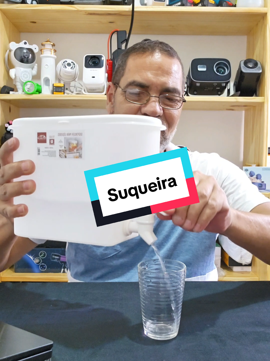 Esse dispenser, também chamado de suqueira vai deixar sua geladeira muito mais organizada e com praticidade. #dispenser #suqueira #geladeira #tiktokshop 